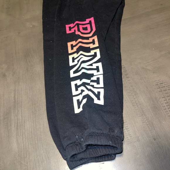 VS Pink sweatpants - Picture 2 of 4